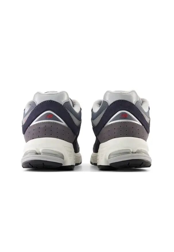 Sneakersy unisex New Balance M2002RSF. Okazja: na co dzień. Kolor: niebieski. Materiał: zamsz, skóra. Szerokość cholewki: normalna. Sezon: lato