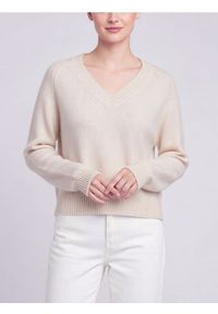 Sinsay - Sweter z dekoltem V - kremowy. Kolor: kremowy