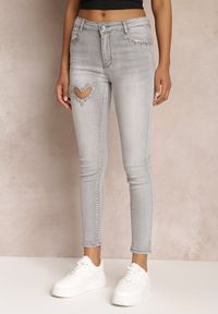 Renee - Jasnoszare Jeansy Skinny Push-Up z Wycięciem i Cyrkoniami Idomara. Kolor: szary. Wzór: aplikacja #5