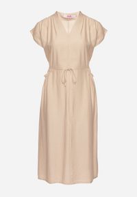 Born2be - Beżowa Wiskozowa Sukienka Pudełkowa z Cienkim Paskiem i Kieszeniami Lumivorae. Okazja: na co dzień. Kolekcja: plus size. Kolor: beżowy. Materiał: wiskoza. Typ sukienki: proste, dla puszystych. Styl: elegancki, casual #4