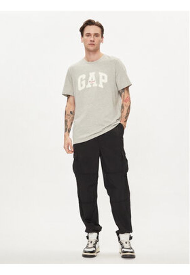 GAP - Gap Spodnie materiałowe 487058-00 Czarny Relaxed Fit. Kolor: czarny. Materiał: syntetyk