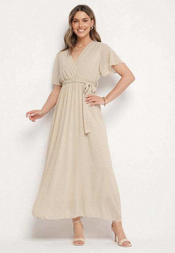 Born2be - Beżowa Brokatowa Sukienka Koktajlowa Ozdobiona Paskiem Ziliane. Okazja: na imprezę. Kolor: beżowy. Wzór: aplikacja. Styl: wizytowy