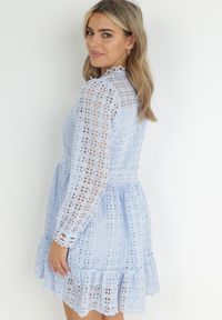 Born2be - Jasnoniebieska Koronkowa Sukienka Mini z Falbanką Kamari. Kolor: niebieski. Materiał: koronka. Wzór: gładki. Sezon: wiosna, lato. Długość: mini #5