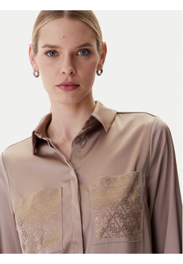 Guess Koszula W5RH40 WFQC2 Brązowy Regular Fit. Kolor: brązowy. Materiał: syntetyk