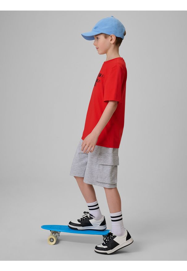 4f - 4F T-shirt regular z nadrukiem chłopięcy - czerwony 152 (11-12 lat). Okazja: na co dzień, na uczelnię, na spacer. Kolor: czerwony. Materiał: skóra, dresówka, dzianina, materiał, jeans, bawełna. Wzór: nadruk. Sezon: lato. Styl: casual, klasyczny, sportowy