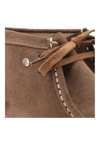 Brązowe Botki Hee Skórzane Buty Damskie Za Kostkę. Wysokość cholewki: za kostkę. Zapięcie: sznurówki. Kolor: brązowy. Materiał: skóra. Szerokość cholewki: normalna. Styl: vintage, retro, klasyczny, boho #6