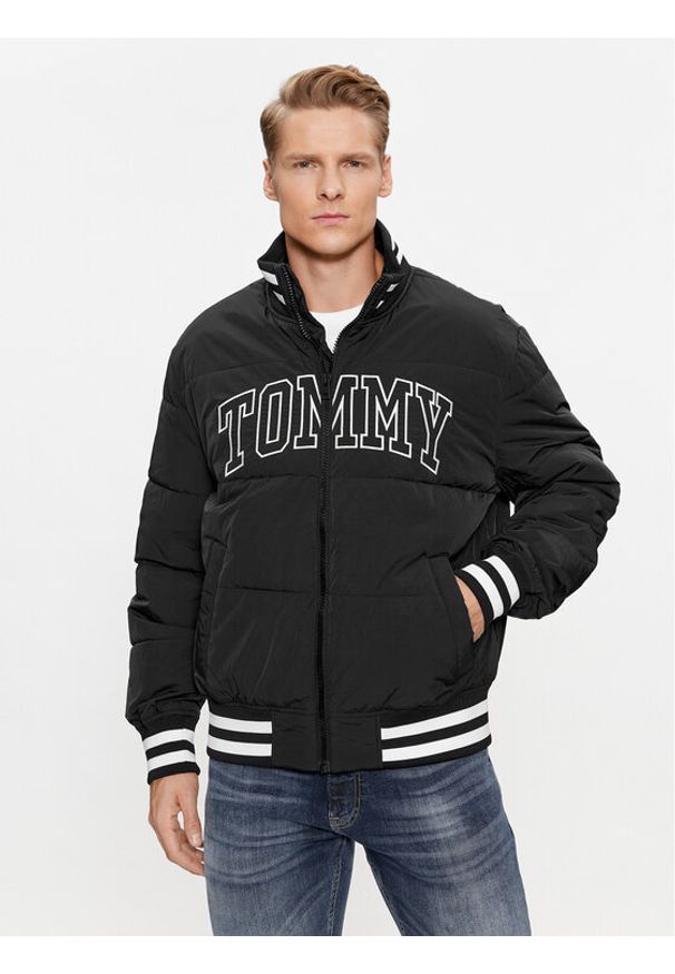 Tommy Jeans Kurtka bomber DM0DM17479 Czarny Relaxed Fit. Kolor: czarny. Materiał: syntetyk