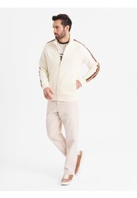 Ombre Clothing - Męska bluza dresowa z wysokim kołnierzem i lampasami – kremowa V3 OM-SSZP-0219 - XXL. Kolor: kremowy. Materiał: dresówka. Długość rękawa: raglanowy rękaw. Wzór: aplikacja, kolorowy. Styl: sportowy, retro #6