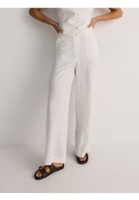 Reserved - Luźne spodnie z lnem - biały. Kolor: biały. Materiał: len #1