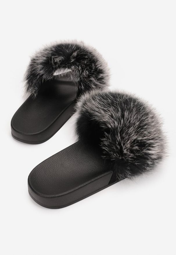 Renee - Czarno-Szare Klapki z Futrem Turtlefeather. Zapięcie: bez zapięcia. Kolor: czarny. Materiał: futro. Wzór: aplikacja