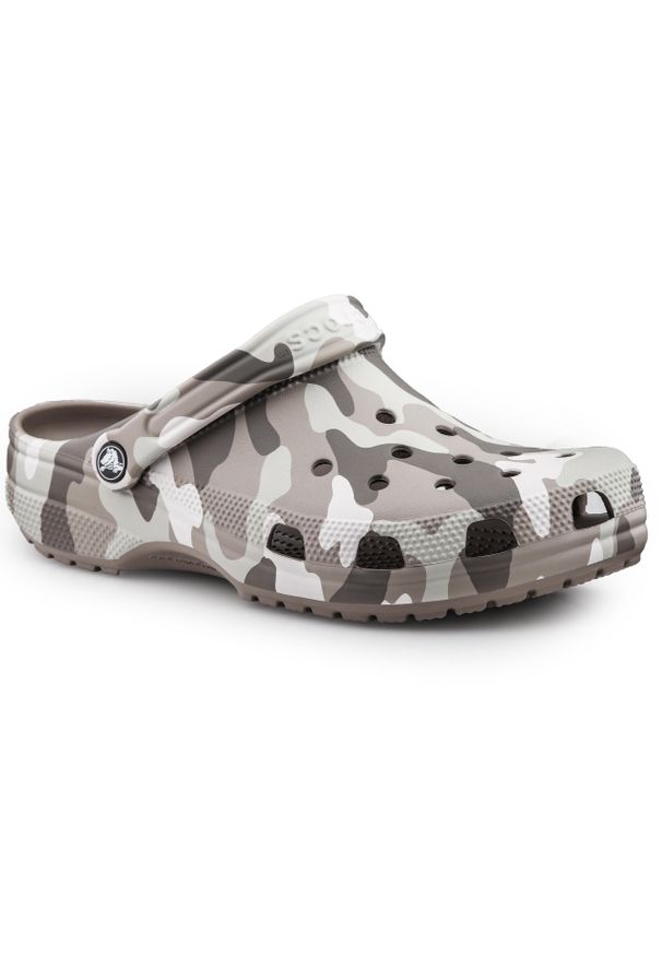 Klapki męskie na basen Crocs CLASSIC PRINTED CAMO. Kolor: zielony, wielokolorowy, brązowy. Sport: pływanie