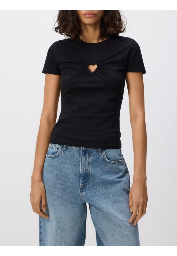 Reserved - T-shirt z ozdobnym wycięciem - czarny. Kolor: czarny. Materiał: dzianina, bawełna