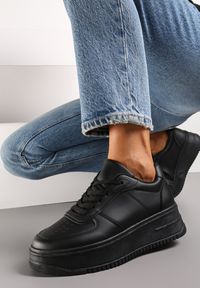 Renee - Czarne Sneakersy przed Kostkę na Grubej Podeszwie Ameerana. Wysokość cholewki: przed kostkę. Kolor: czarny