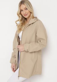 Born2be - Beżowa Kurtka Wiatrówka na Zamek Błyskawiczny z Kapturem Radisca. Typ kołnierza: kaptur. Kolor: beżowy #1