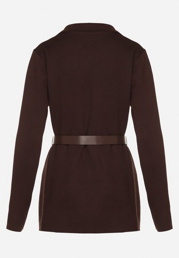 Born2be - Brązowy Kardigan z Wiskozą na Guziki Ozdobiony Paskiem z Metaliczną Klamrą Sallinatia. Okazja: na co dzień. Kolor: brązowy. Materiał: wiskoza. Wzór: aplikacja. Styl: casual, elegancki