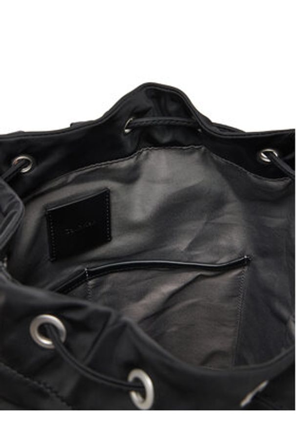 Calvin Klein Plecak Sleek Drawstring Sling LV04D3145G Czarny. Kolor: czarny. Materiał: materiał