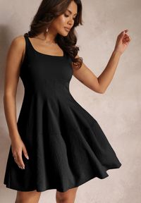 Renee - Czarna Taliowana Sukienka na Ramiączkach Soalia. Kolor: czarny. Długość rękawa: na ramiączkach. Sezon: lato #5