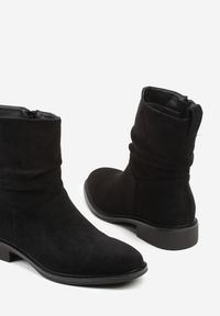 Born2be - Czarne Marszczone Botki do Kostki Ilonina. Okazja: na co dzień. Kolor: czarny. Materiał: zamsz, jeans. Obcas: na płaskiej podeszwie. Styl: klasyczny, casual