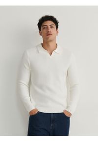 Reserved - Sweter z kołnierzem - biały. Kolor: biały. Materiał: dzianina, wiskoza