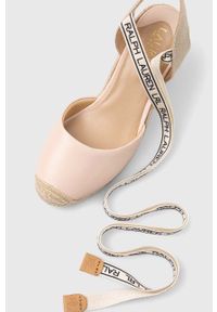 Lauren Ralph Lauren espadryle Paislee damskie kolor różowy na koturnie 802907467001. Nosek buta: okrągły. Kolor: różowy. Materiał: guma. Obcas: na koturnie #2