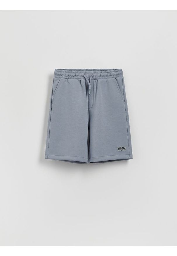 Reserved - Szorty z wiskozą - jasnoszary. Kolor: szary. Materiał: wiskoza