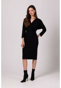 MOE - Dresowa Sukienka z Kopertowym Dekoltem - Czarna. Kolor: czarny. Materiał: dresówka. Typ sukienki: kopertowe #1