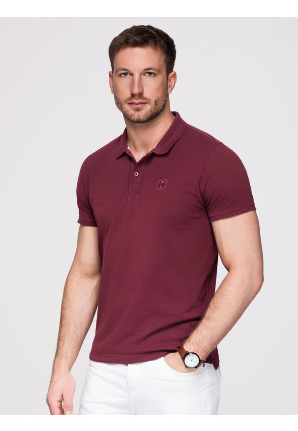Ombre Clothing - Męska jednokolorowa koszulka polo BASIC z dzianiny pique - bordowa V10 - Rozmiar: S. Okazja: na co dzień. Typ kołnierza: polo. Kolor: czerwony. Materiał: dzianina. Wzór: jednolity, aplikacja, haft. Styl: casual, sportowy, wizytowy