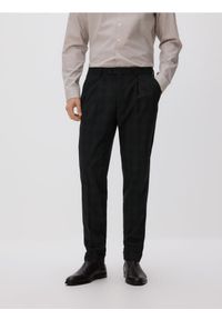 Reserved - Garniturowe spodnie w kratę - czarny. Kolor: czarny. Materiał: wiskoza, tkanina #1