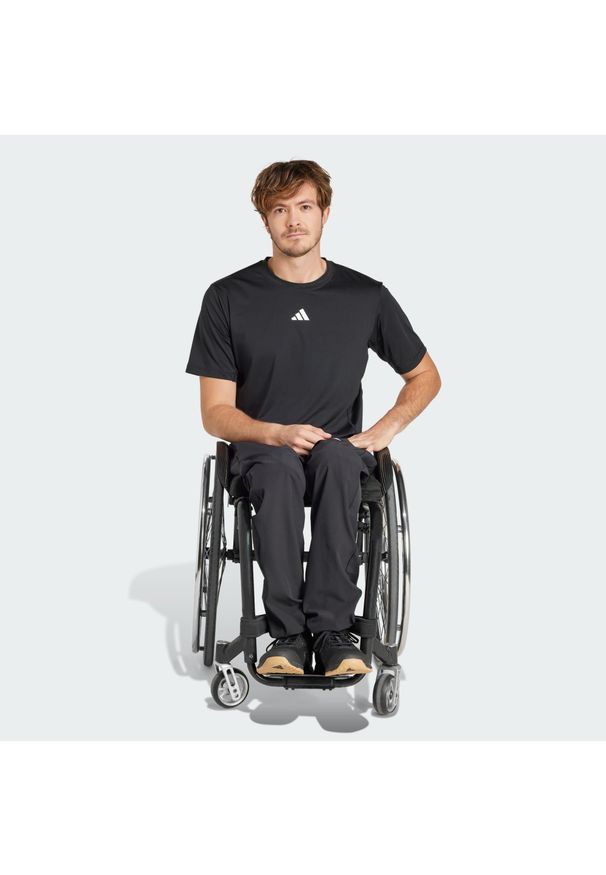 Adidas - Koszulka Adapt Workout. Kolor: czarny, biały, wielokolorowy. Materiał: materiał
