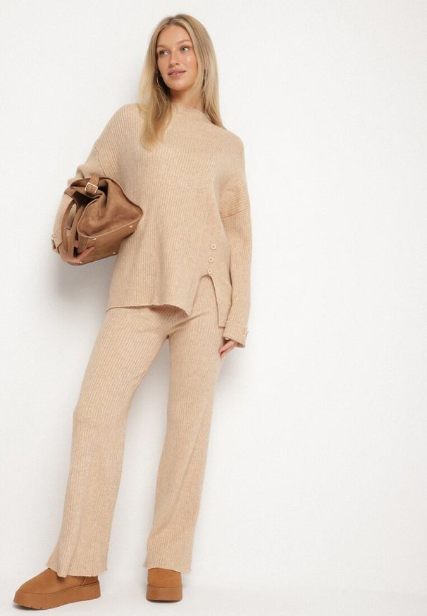 Born2be - Beżowy Komplet Dzianinowy z Wełną i Bawełną Sweter z Guzikami i Spodnie Lanadia. Kolor: beżowy. Materiał: bawełna, dzianina, wełna