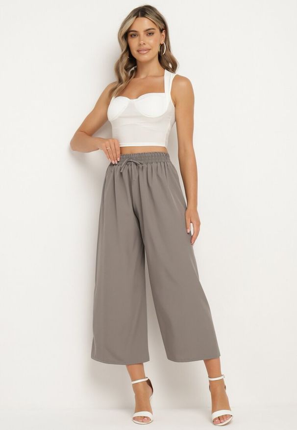 Born2be - Szare Szerokie Spodnie z Wysokim Stanem Wiskozą i Gumką w Pasie Criseldas. Okazja: do pracy, na co dzień, na spotkanie biznesowe. Stan: podwyższony. Kolor: szary. Materiał: wiskoza. Długość: długie. Styl: casual, elegancki, biznesowy