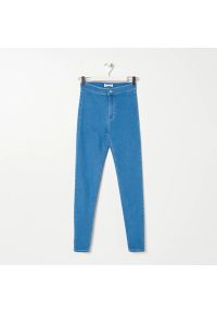 Sinsay - Jeansy skinny high waist - Niebieski. Stan: podwyższony. Kolor: niebieski #1