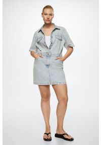 mango - Mango sukienka jeansowa Mom80 kolor fioletowy mini prosta. Okazja: na co dzień. Kolor: fioletowy. Materiał: jeans. Długość rękawa: krótki rękaw. Typ sukienki: proste. Styl: casual. Długość: mini #7