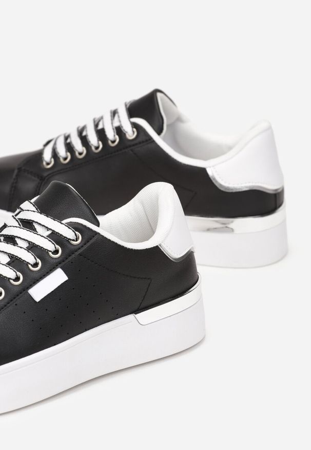 Born2be - Czarne Sznurowane Sneakersy na Grubej Podeszwie z Metaliczną Wstawką Thimmilee. Kolor: czarny