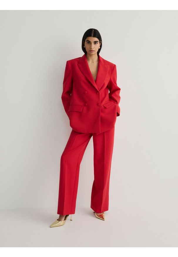 Reserved - Spodnie w kant z wiskozą - czerwony. Kolor: czerwony. Materiał: wiskoza