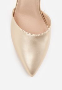 Born2be - Złote Szpilki Vices ze Skórzaną Wkładką i Ozdobnym Paskiem Wokół Kostki Noliri. Okazja: na randkę, na imprezę. Nosek buta: szpiczasty. Zapięcie: pasek. Kolor: złoty. Materiał: skóra. Sezon: wiosna, lato. Obcas: na szpilce. Styl: elegancki, wizytowy. Wysokość obcasa: średni #4