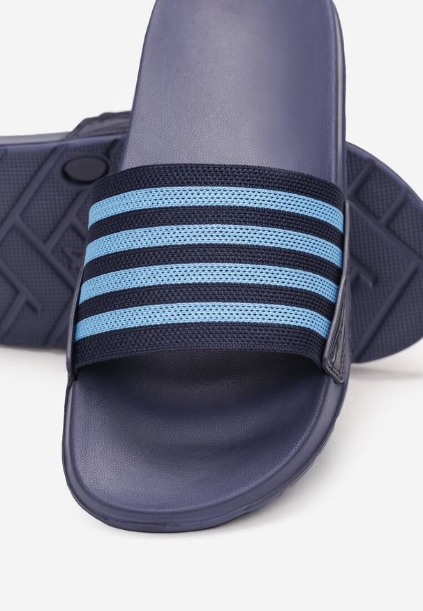 Born2be - Granatowo-Niebieskie Klapki Basenowe z Szerokim Paskiem Nedlin. Okazja: na co dzień. Kolor: niebieski. Styl: casual