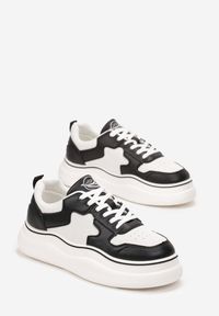 Born2be - Biało-Czarne Sneakersy Listea. Nosek buta: okrągły. Kolor: biały. Materiał: materiał, skóra ekologiczna. Szerokość cholewki: normalna. Obcas: na platformie