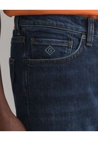GANT - Granatowe jeansy Slim Fit. Kolor: niebieski #4