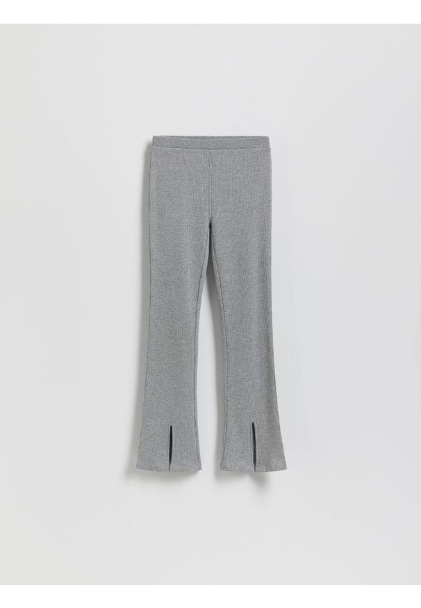Reserved - Spodnie flare z rozcięciami - jasnoszary. Kolor: szary. Materiał: wiskoza, dzianina