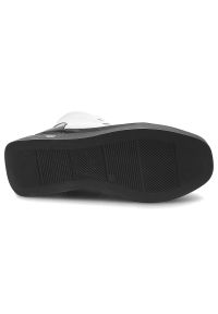 Białe Botki Artiker Modne Obuwie Damskie. Okazja: na co dzień. Kolor: biały. Materiał: materiał. Obcas: na obcasie. Styl: klasyczny, casual, elegancki. Wysokość obcasa: średni #4