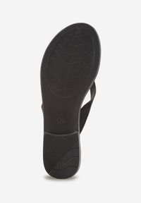 Born2be - Czarne Japonki w Stylu Casual z Metaliczną Ozdobą Othrilis. Okazja: na co dzień. Kolor: czarny. Materiał: len. Wzór: aplikacja. Sezon: lato. Styl: casual #4
