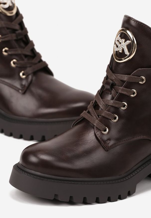 Renee - Brązowe Botki Workery Ozdobione Cyrkoniową Aplikacją Iffare. Okazja: na co dzień. Kolor: brązowy. Materiał: jeans. Wzór: aplikacja. Styl: casual