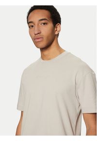 Calvin Klein T-Shirt K10K114167 Beżowy Slim Fit. Kolor: beżowy. Materiał: bawełna