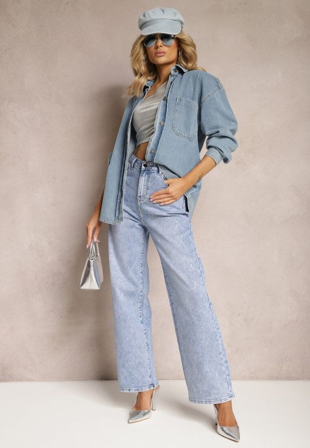 Renee - Niebieska Bawełniana Koszula Jeansowa o Klasycznym Fasonie Sigtra. Okazja: na co dzień. Typ kołnierza: kołnierzyk klasyczny. Kolor: niebieski. Materiał: bawełna, jeans. Długość rękawa: długi rękaw. Długość: długie. Styl: klasyczny