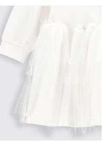 COCCODRILLO - Coccodrillo Sukienka codzienna ZC2129101WIN Biały Regular Fit. Okazja: na co dzień. Kolor: biały. Materiał: bawełna. Typ sukienki: proste. Styl: casual #3