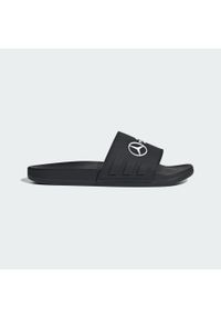 Adidas - Klapki Mercedes - AMG Petronas Formula One Team adilette Comfort. Kolor: czarny, biały, wielokolorowy. Styl: klasyczny, sportowy