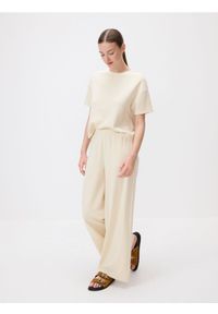 Reserved - Dresowe spodnie z modalem - jasnożółty. Kolor: żółty. Materiał: dresówka #1