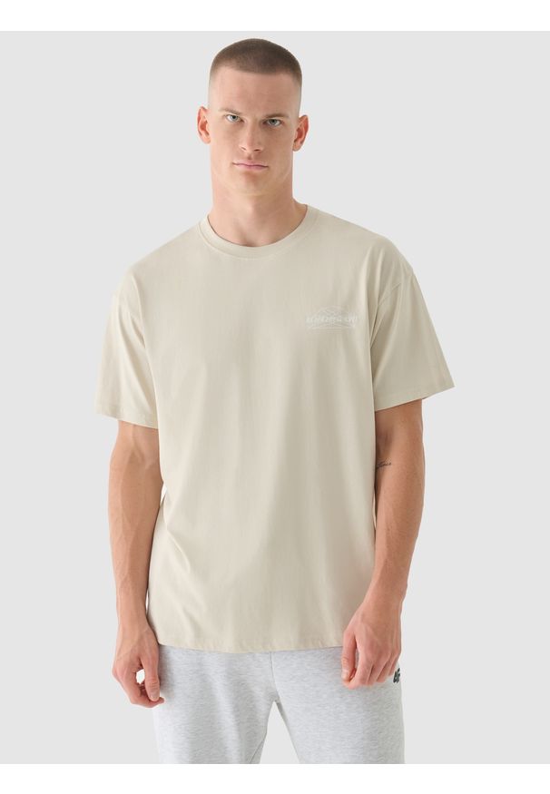 4f - 4F T-shirt oversize z nadrukiem męski - beżowy L. Okazja: na co dzień. Kolor: beżowy. Materiał: bawełna, jersey, dzianina. Długość rękawa: krótki rękaw. Długość: krótkie. Wzór: nadruk. Styl: sportowy, klasyczny, casual
