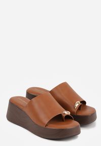 Born2be - Jasnobrązowe Klapki Drewniaki na Koturnie z Paskiem na Palec Triajoy. Okazja: na co dzień. Kolor: brązowy. Materiał: bawełna, len. Sezon: lato. Obcas: na koturnie. Styl: casual, elegancki #3